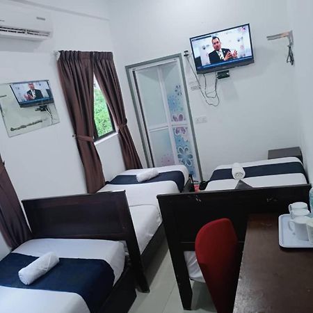 Max Ferringhi Hotel Batu Ferringhi Esterno foto