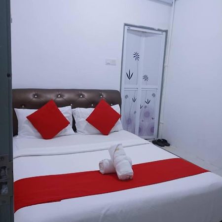 Max Ferringhi Hotel Batu Ferringhi Esterno foto