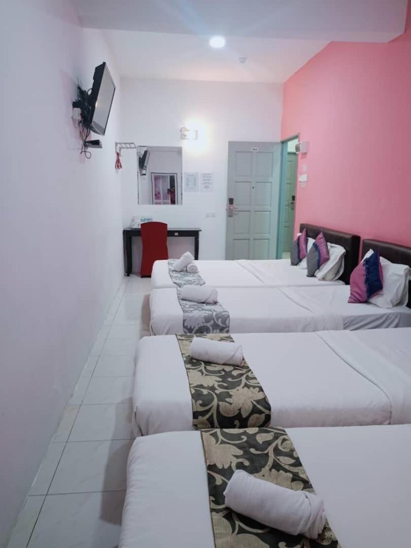 Max Ferringhi Hotel Batu Ferringhi Esterno foto