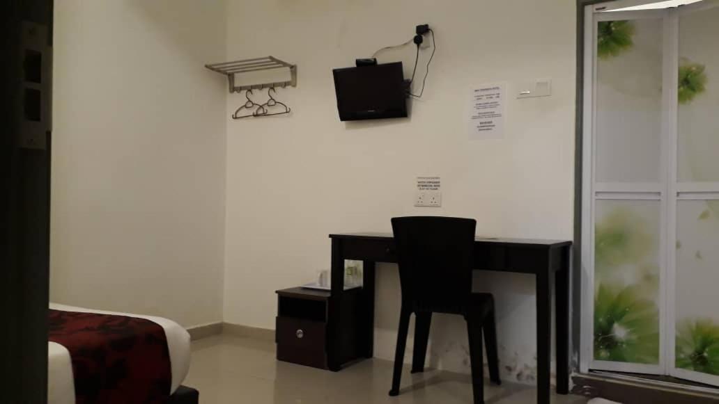 Max Ferringhi Hotel Batu Ferringhi Esterno foto